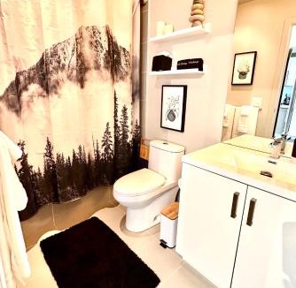 Connaught Apartment | MicroNest - Modern Overlooking Downtown Parking