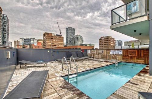 Connaught Apartment | MicroNest - Modern Overlooking Downtown Parking