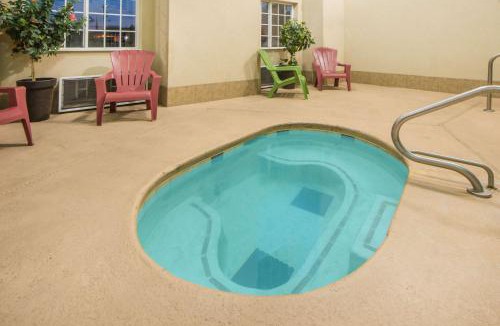 Miami Hotel | Microtel Inn and Suites By Wyndham Miami OK