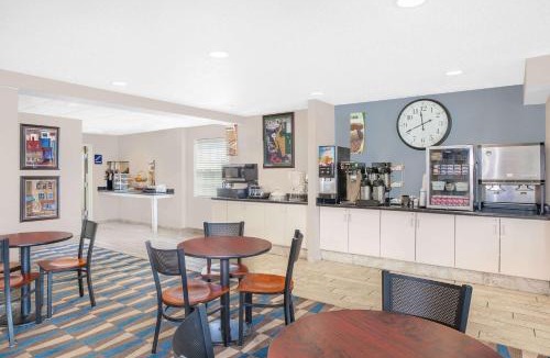 Clear Lake Hotel | Microtel Inn and Suites Clear Lake