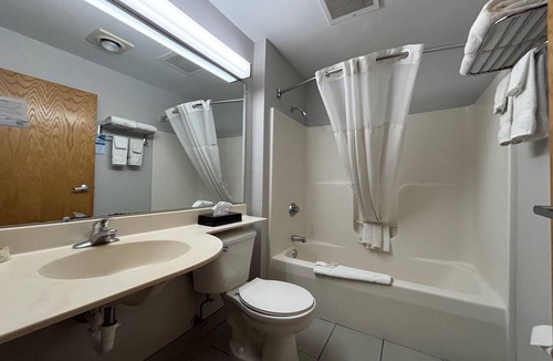 Champaign Hotel | Microtel Inn by Wyndham Champaign