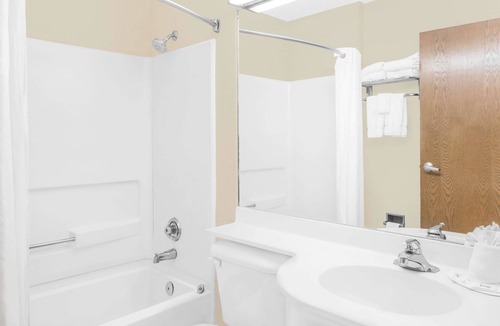 Franklin Hotel | Microtel Inn by Wyndham Franklin