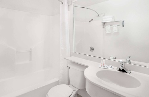 Broken Bow Hotel | Microtel Inn by Wyndham Broken Bow