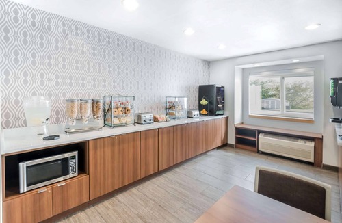 Fishers Hotel | Microtel Inn by Wyndham Victor/Rochester