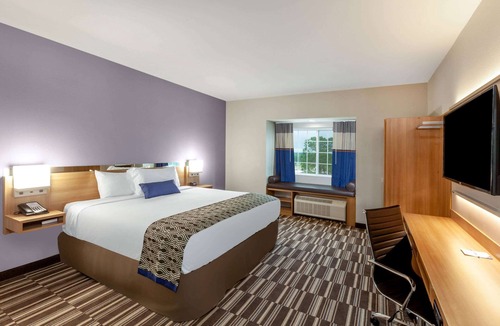 Wellborn Hotel | Microtel Inn & Suites by Wyndham College Station
