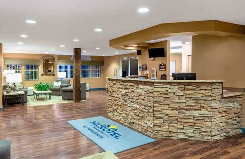 Raton Hotel | Microtel Inn & Suites by Wyndham Raton