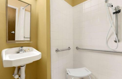 Shelbyville Hotel | Microtel Inn & Suites by Wyndham