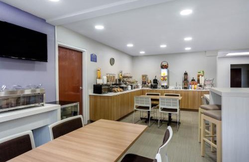 Burlington Hotel | Microtel Inn & Suites by Wyndham Burlington