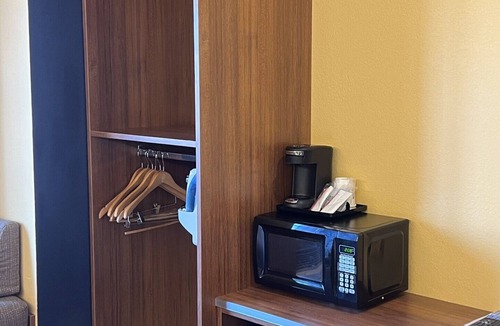 Chili Center Hotel | Microtel Inn & Suites by Wyndham Chili/Rochester Airport