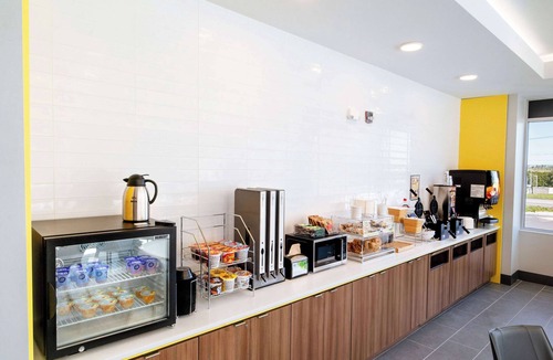 Newark Hotel | Microtel Inn & Suites by Wyndham Newark NY