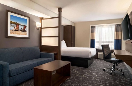 Aurora Hotel | Microtel Inn & Suites by Wyndham Aurora