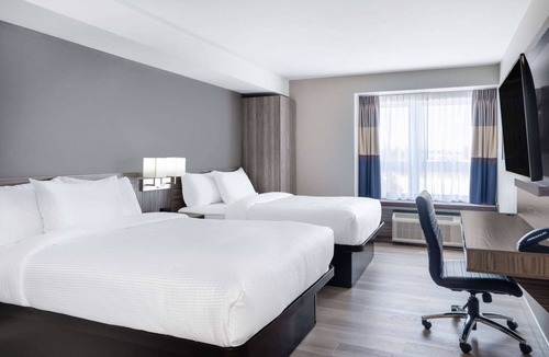 Kanata Lakes - Marchwood Lakeside - Morgan's Grant - Kanata Hotel | Microtel Inn & Suites by Wyndham Kanata Ottawa West
