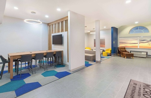 Opelika Hotel | Microtel Inn & Suites by Wyndham Opelika