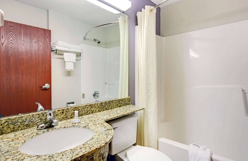 Cherokee Hotel | Microtel Inn & Suites by Wyndham Cherokee