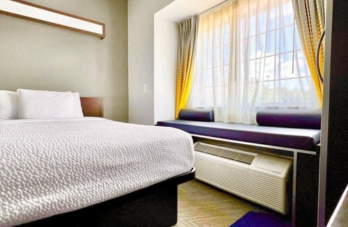 Austin Hotel | Microtel Inn & Suites by Wyndham Austin Airport