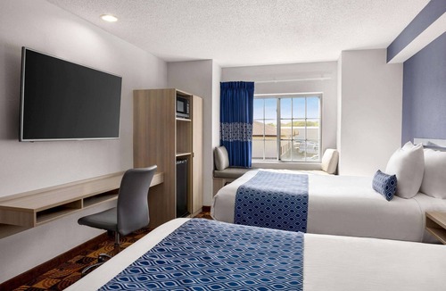 Lincoln Hotel | Microtel Inn & Suites by Wyndham Lincoln