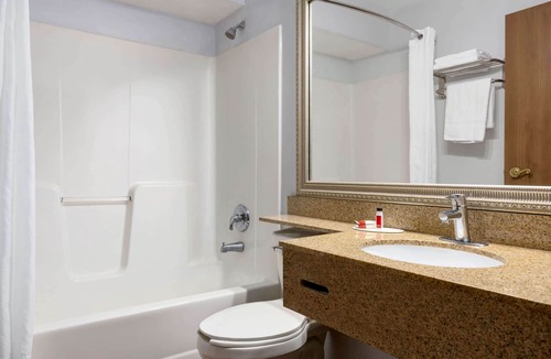 Lincoln Hotel | Microtel Inn & Suites by Wyndham Lincoln