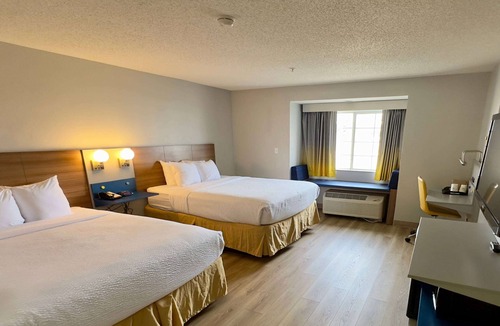 Dupont Hotel | Microtel Inn & Suites by Wyndham Denver Airport
