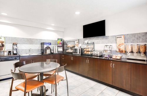 Bath Hotel | Microtel Inn & Suites by Wyndham Bath