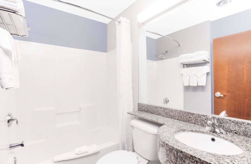 Bath Hotel | Microtel Inn & Suites by Wyndham Bath