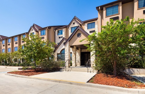 Buda Hotel | Microtel Inn & Suites by Wyndham Buda Austin South