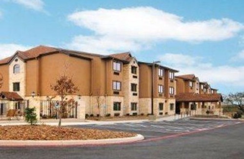 Buda Hotel | Microtel Inn & Suites by Wyndham Buda Austin South