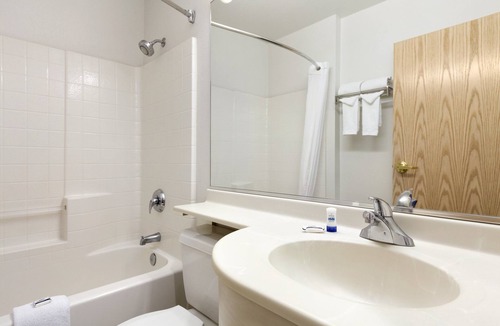 Ceres Hotel | Microtel Inn & Suites by Wyndham Modesto Ceres