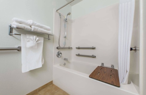 Raton Hotel | Microtel Inn & Suites by Wyndham Raton