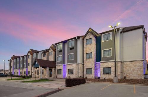Buda Hotel | Microtel Inn & Suites by Wyndham Buda Austin South