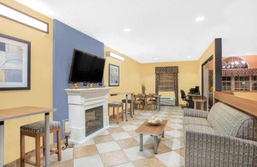 Chili Center Hotel | Microtel Inn & Suites Chili/Rochester