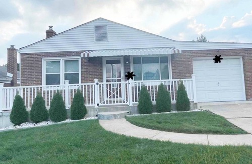 Affton House | Mid Central Spot Near Attractions W/D & Workspace