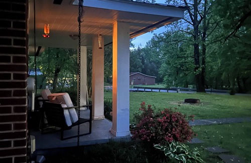 Linden House | Mid-Century 3-beds entertaining home Linden, TN. Lake, River, recreational area