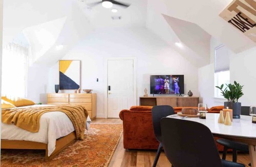 Woodland Heights House | mid-century 70s retro studio:Easy World Cup Access