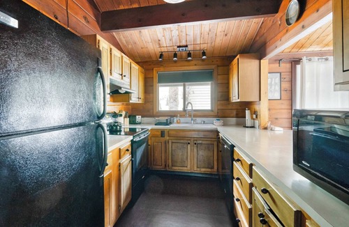 Rhododendron House | Mid-Century Cabin Hideaway - Hot Tub & Fire Pit