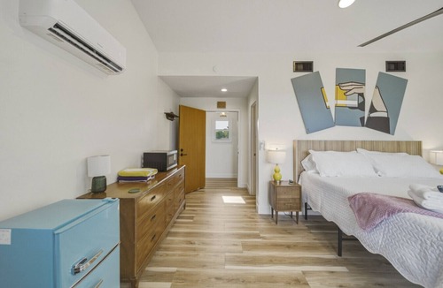 Bayshore Gardens House | Mid Century Canal View Apartment