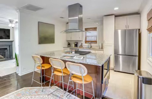 Northeast Dallas House | Mid-Century Dallas Home - Deck + Outdoor TV - Walk to SMU & Lower Greenville
