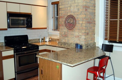 North Evanston Apartment | Mid Century Elegance in Evanston: Vintage Apt 2 BR + Office/Den Guest Room