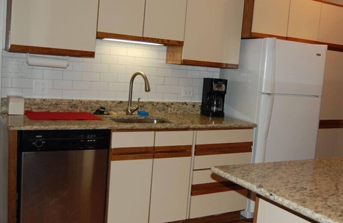 North Evanston Apartment | Mid Century Elegance in Evanston: Vintage Apt 2 BR + Office/Den Guest Room