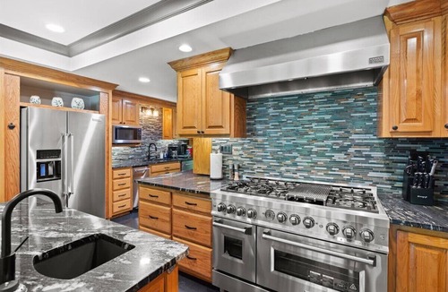 South Pittsburg House | Mid-Century Estate - Home/Loft - Hot Tub/Game Room