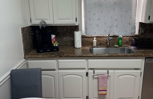 East San Mateo House | Mid Century Garden View Home Parking