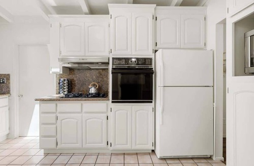 East San Mateo House | Mid Century Garden View Home Parking