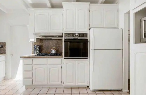 East San Mateo House | Mid Century Garden View Home Parking