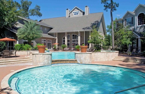 Alden Bridge Apartment | Mid-Century Gem 2-Bedroom with Workspace Gym/Basketball Court & Great Pool!