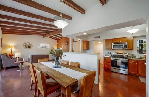Mitman House | Mid-century/Long Stays/Central/3 BR 2BA