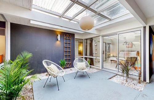 Garden Home-Whitford House | Mid-Century Marvel