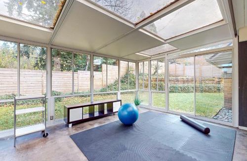 Garden Home-Whitford House | Mid-Century Marvel