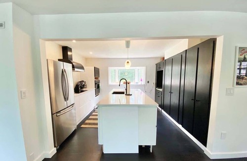 Kerhonkson House | Mid Century Mod 5-Bed, Pool OPEN!, Dogs Welcome