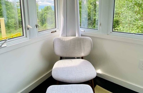 Kerhonkson House | Mid Century Mod 5-Bed, Pool OPEN!, Dogs Welcome