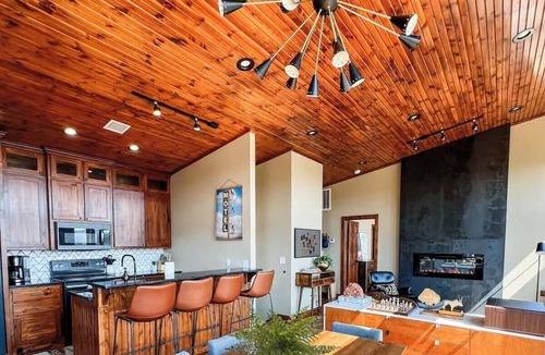 Cookson Cabin | Mid-Century Modern at Tenkiller