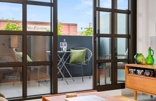 Collingwood North Apartment | Mid-Century Modern Hideaway